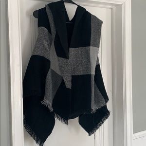 Plaid poncho / wrap